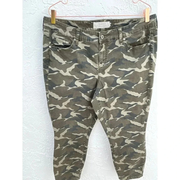 Torrid Womens Knee Length Stretch Skinny Crop Camouflage Pants Brown Sz L - Picture 3 of 13
